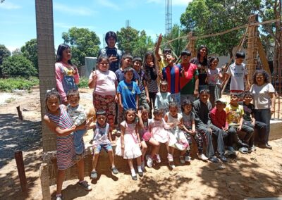 niños y adolescentes de la Escuela Dominical, visitaron la construcción del Templo.