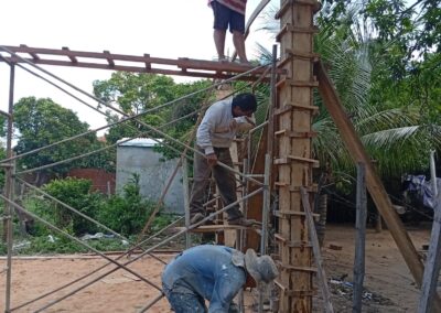 niños y adolescentes de la Escuela Dominical, visitaron la construcción del Templo.